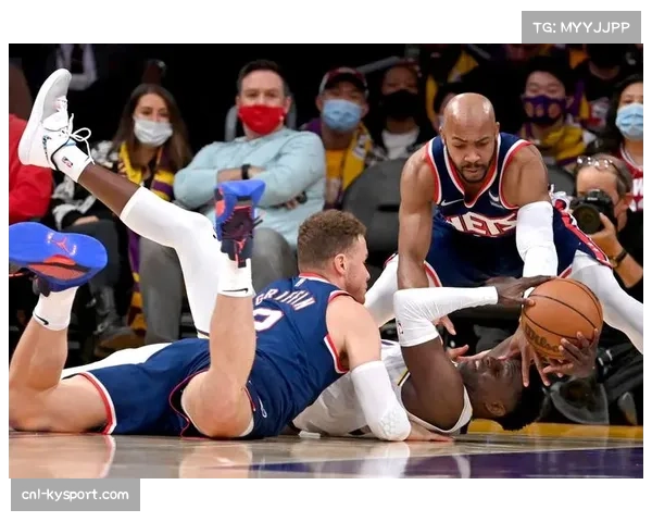 维拉前锋杜兰在一次拼抢后无法坚持，被换下场